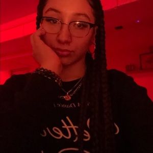 Meet your Posher, Yoanna